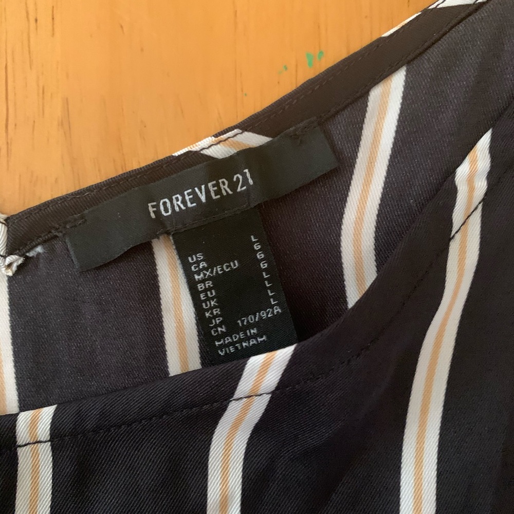 Cropped Tank Top - Picture 2 of 4